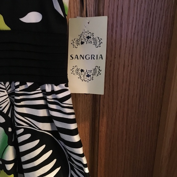 Beautiful Sangria Sun Dress *NWT* - Picture 2 of 4